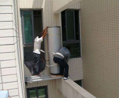 空氣能格蘭仕熱水器修理現場
